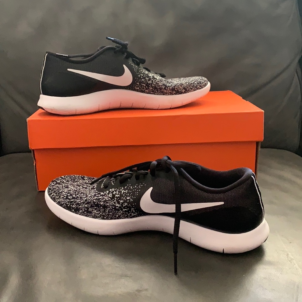 Nike Flex Contact Sneakers